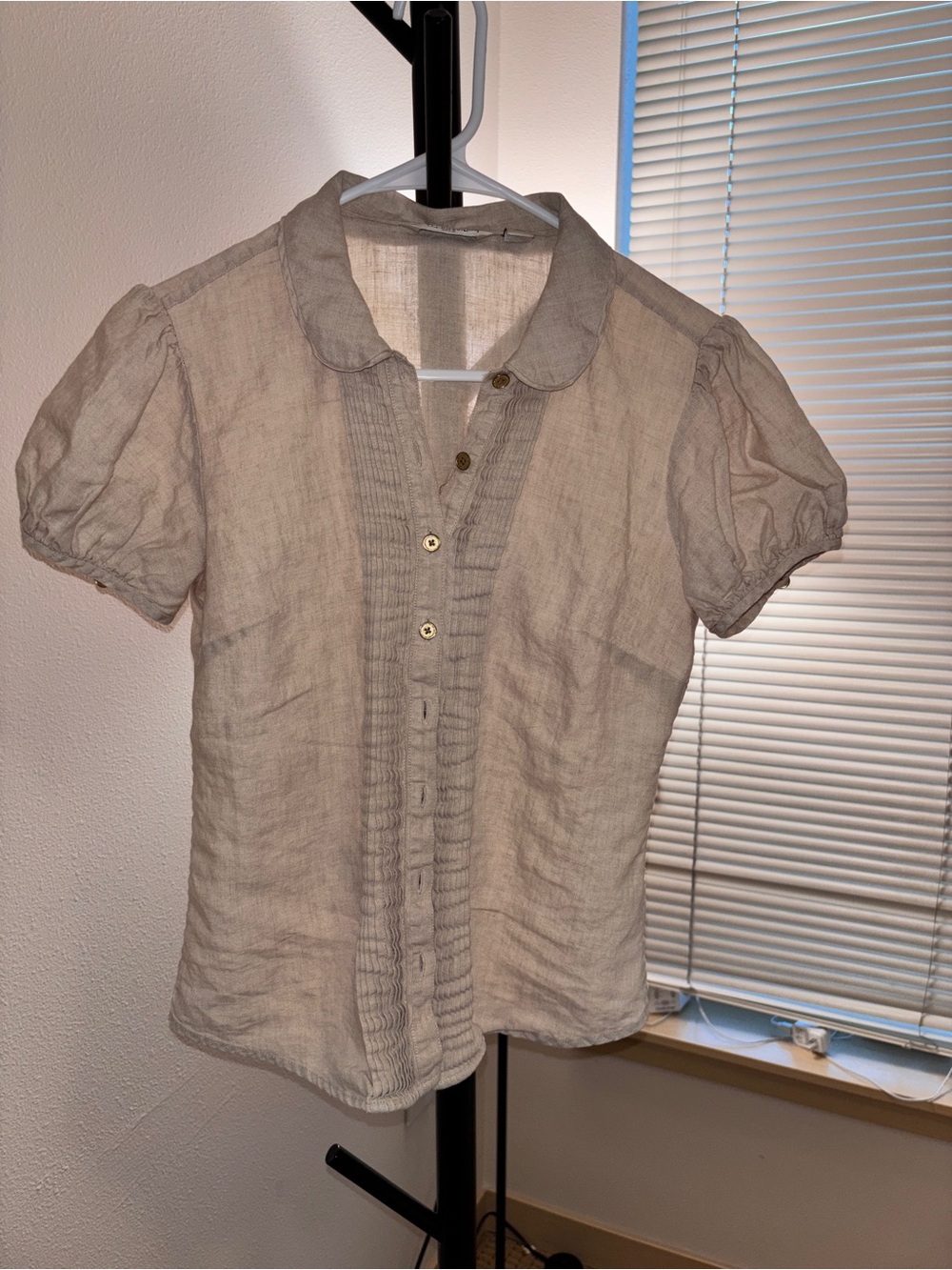 Liz Claiborne Beige Linen-Blend Short Sleeve Blouse - Picture 3 of 3
